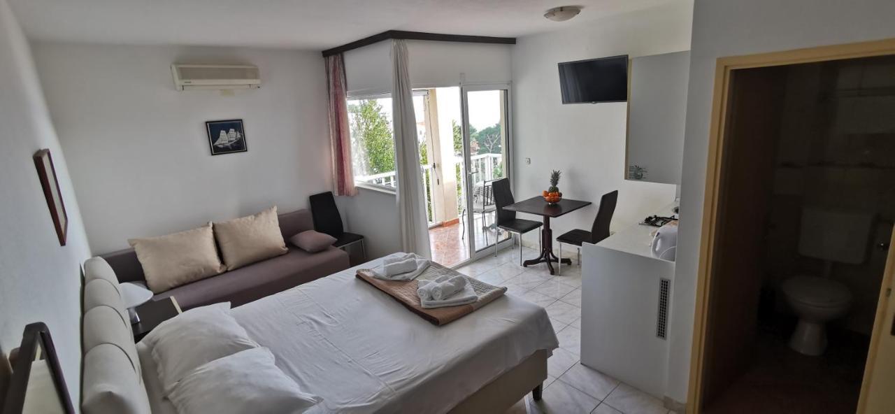 Apartments Lorenco Brela Exterior photo